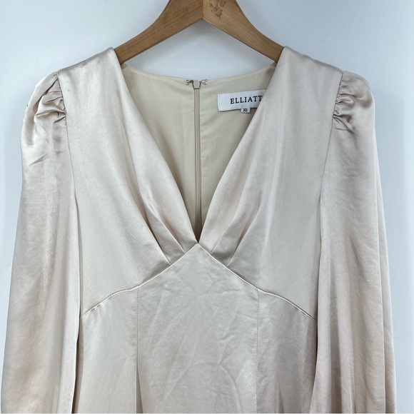 Elliatt XS Aleah Satin Dress Maxi Gown 0154 button cuff trumpet ruffle hi low - Picture 5 of 16